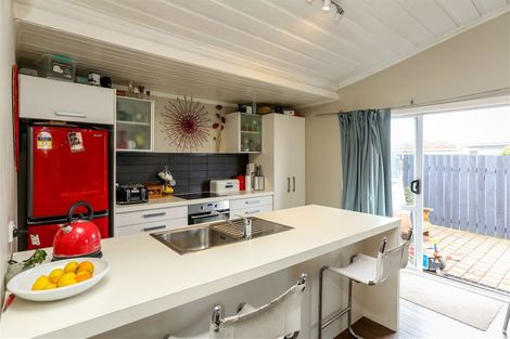 Photo of property in 1/14 Karamu Street, Strandon, New Plymouth, 4312