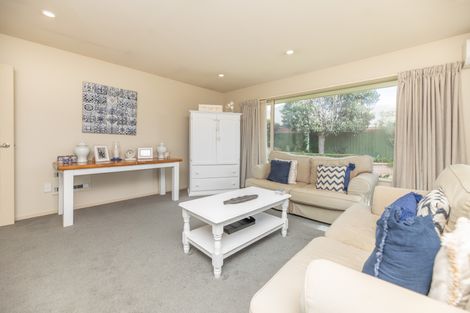 Photo of property in 10 Harrys Way, Redwood, Christchurch, 8051