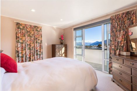 Photo of property in 11 Poplar Drive, Kelvin Heights, Queenstown, 9300