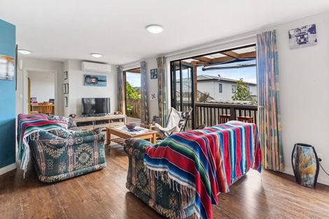 Photo of property in 16 View Ridge Drive, Ranui, Auckland, 0612