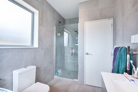 Photo of property in 13 Walter Ruddock Avenue, Kumeu, 0810