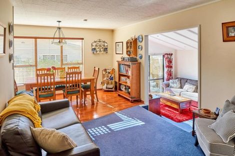 Photo of property in 75 Omapere Street, Whitby, Porirua, 5024