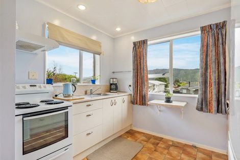 Photo of property in 28b Hillside Drive, Maoribank, Upper Hutt, 5018