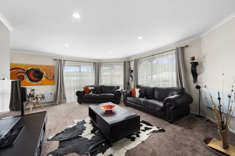 Photo of property in 21 Percy Kinsman Crescent, Riverstone Terraces, Upper Hutt, 5018