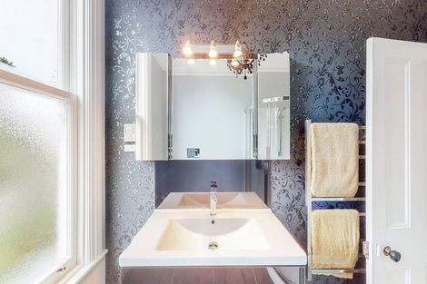 Photo of property in 37 Grove Road, Kelburn, Wellington, 6012