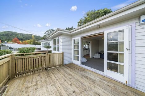 Photo of property in 6 Glen Alice Grove, Naenae, Lower Hutt, 5011