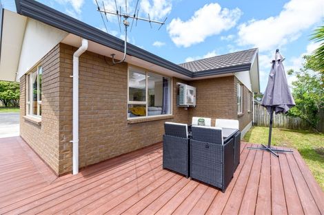 Photo of property in 8 Woodbank Drive, Glen Eden, Auckland, 0602