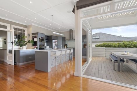 Photo of property in 31 Glen Road, Mornington, Dunedin, 9011