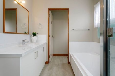 Photo of property in 2/122 Taupo View Road, Taupo, 3330