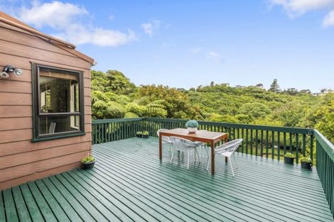 Photo of property in 140 Miromiro Road, Normandale, Lower Hutt, 5010