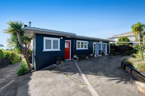 Photo of property in 15 Beach Road, Manly, Whangaparaoa, 0930