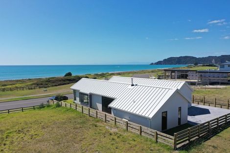 Photo of property in 16 Pacific Parade, Coastlands, Whakatane, 3120