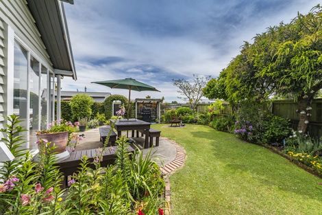 Photo of property in 29 Broadway Avenue, Waikuku Beach, 7473