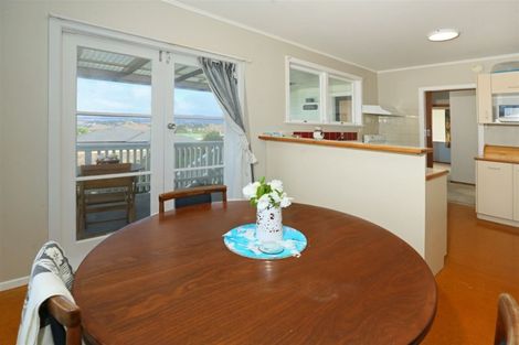 Photo of property in 72 Waimumu Road, Massey, Auckland, 0614