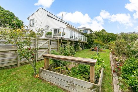 Photo of property in 5 Trinidad Crescent, Grenada Village, Wellington, 6037