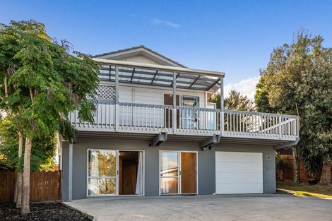 Photo of property in 15 Rosario Crescent, Red Beach, 0932