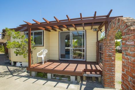 Photo of property in 4 Anita Grove, Riverdale, Gisborne, 4010