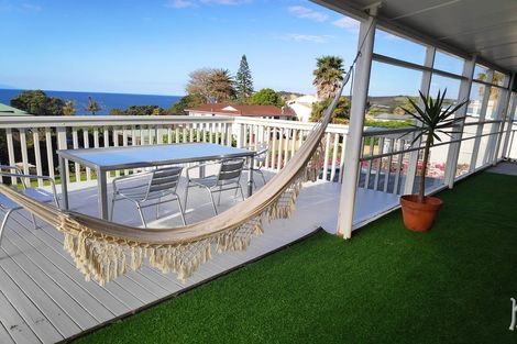 Photo of property in 114 Pacific Parade, Army Bay, Whangaparaoa, 0930