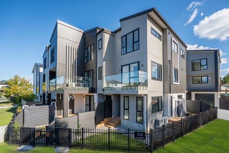 Photo of property in 111 Sycamore Drive, Sunnynook, Auckland, 0620