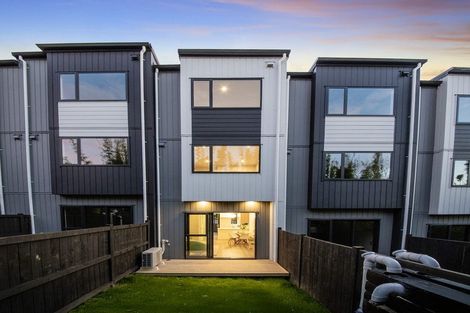 Photo of property in 3 Don Oliver Lane, Glen Eden, 0602