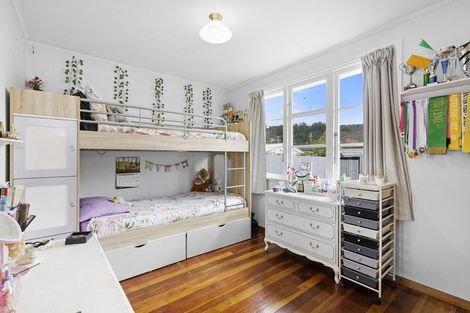 Photo of property in 302 Stokes Valley Road, Stokes Valley, Lower Hutt, 5019