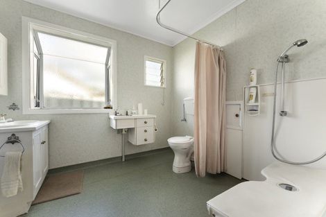 Photo of property in 8 Anglesey Place, Awapuni, Palmerston North, 4412