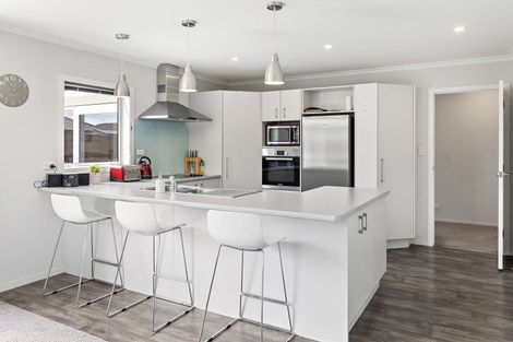 Photo of property in 12 Austin Reid Avenue, Carterton, 5713