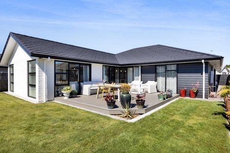 Photo of property in 3 Tupare Place, Highlands Park, New Plymouth, 4312