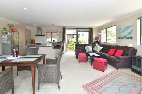 Photo of property in 11 Parkwood Crescent, Gulf Harbour, Whangaparaoa, 0930