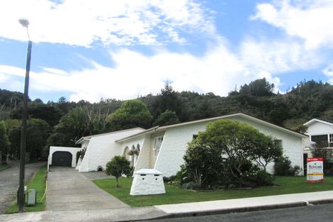 Photo of property in 53b Fendalton Crescent, Pinehaven, Upper Hutt, 5019