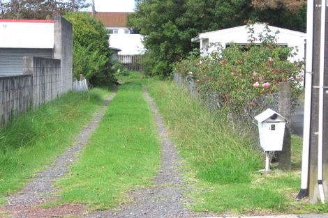 Photo of property in 5 Grainger Road, Te Atatu South, Auckland, 0610