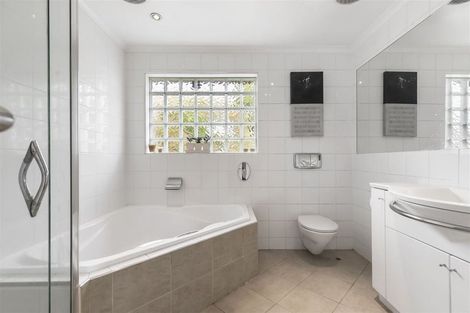 Photo of property in 38a Sunnynook Road, Sunnynook, Auckland, 0620