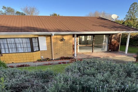 Photo of property in 1/15 Micawber Place, Mellons Bay, Auckland, 2014