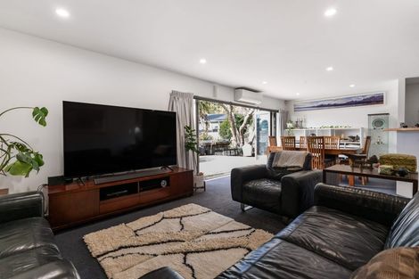 Photo of property in 13 Beaudine Avenue, Glenfield, Auckland, 0629