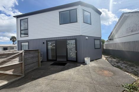 Photo of property in 8 Whangamaru Way, Papakura, 2110