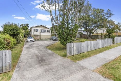 Photo of property in 33 Clayburn Road, Glen Eden, Auckland, 0602