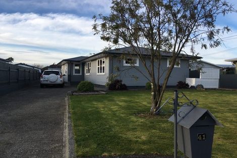 Photo of property in 41 Karaka Crescent, Levin, 5510