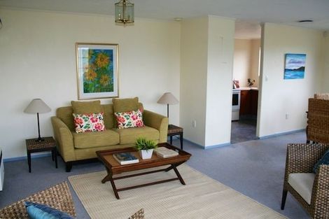 Photo of property in 32 Pekanga Road, Normandale, Lower Hutt, 5010