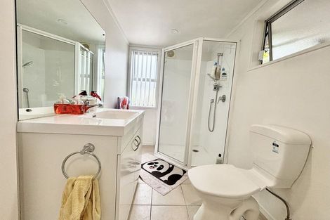 Photo of property in 8 Divich Avenue, Te Atatu South, Auckland, 0610