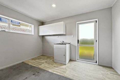 Photo of property in 15 Hocken Place, Mangere Bridge, Auckland, 2022