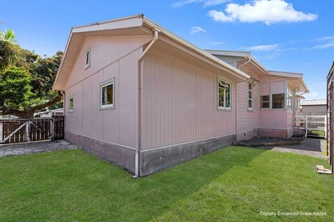 Photo of property in 2 Caius Avenue, Gonville, Whanganui, 4501