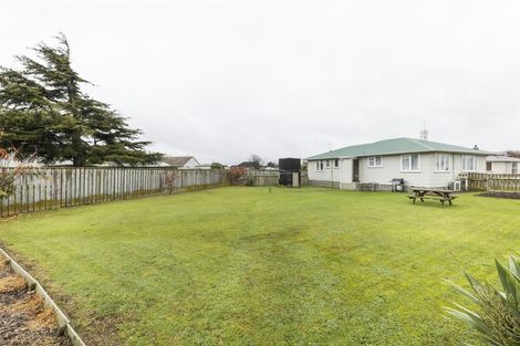 Photo of property in 9 Holland Crescent, Bulls, 4818