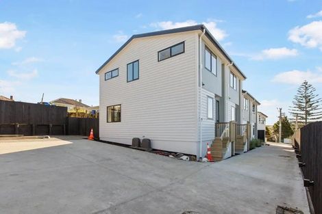 Photo of property in 24e Lincoln Park Avenue, Massey, Auckland, 0614