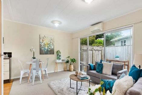 Photo of property in 169a Newlands Road, Newlands, Wellington, 6037