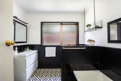 Photo of property in 5f Bromley Place, Westown, New Plymouth, 4310