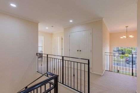 Photo of property in 42 Seresin Crescent, Flat Bush, Auckland, 2016