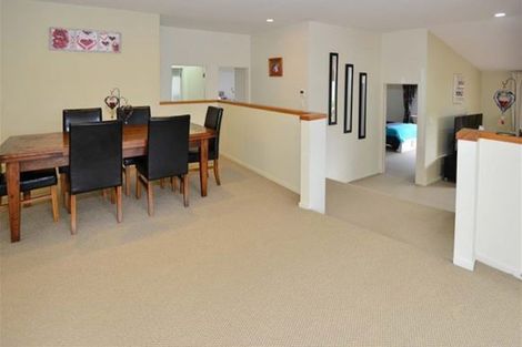 Photo of property in 31 Rifleman Rise, Unsworth Heights, Auckland, 0632