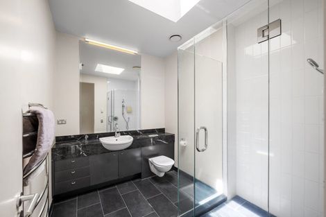 Photo of property in 5/258 Hurstmere Road, Takapuna, Auckland, 0622