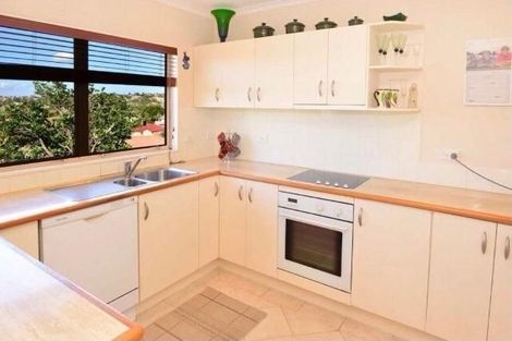 Photo of property in 21 Fulmar Way, Unsworth Heights, Auckland, 0632