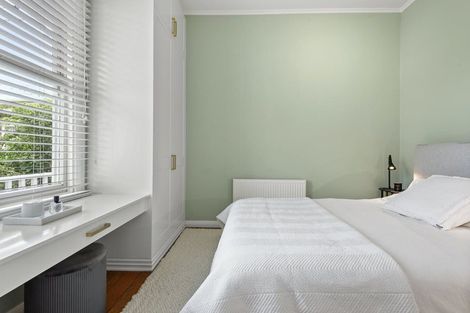 Photo of property in 12 Rixon Grove, Mount Victoria, Wellington, 6011